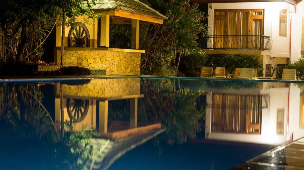 Elegant Hotel Kandy Eksteriør billede
